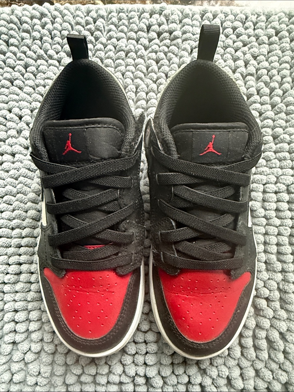 Jordan Kids Black and Red Low-Top Sneakers